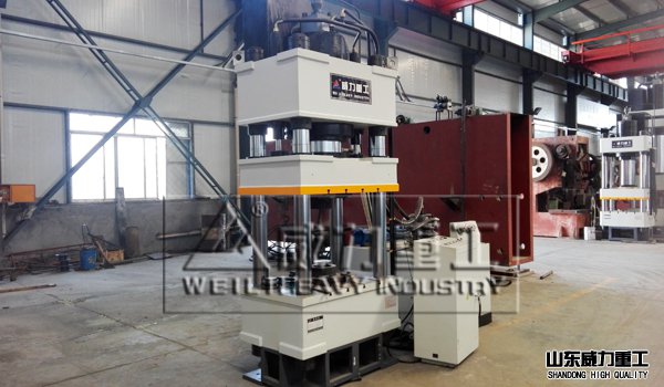 四柱液壓機(jī)廠家一角