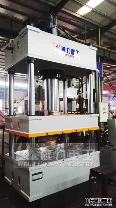 200噸四柱液壓機(jī)車間