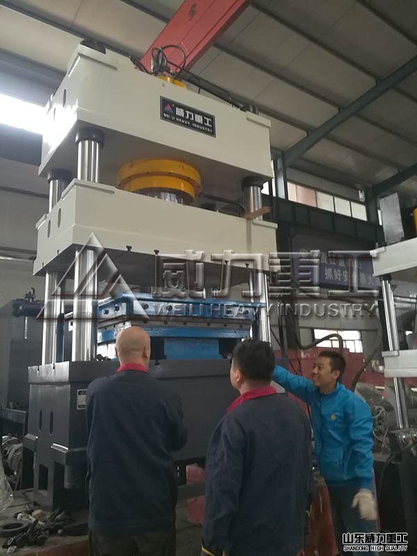 不銹鋼水箱成型機(jī)