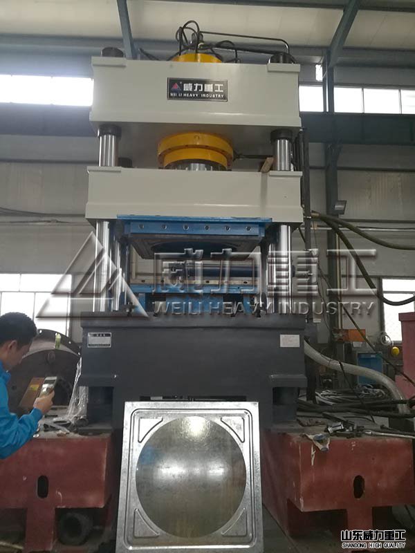 不銹鋼水箱成型機(jī)