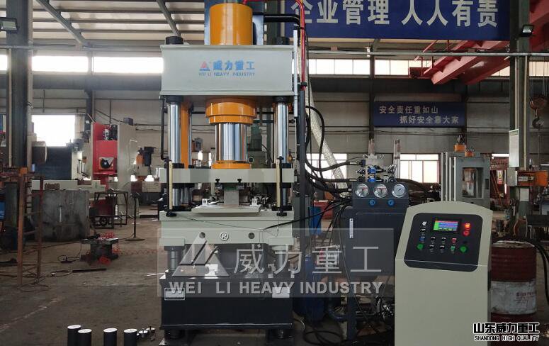 200噸液壓機(jī)車(chē)間