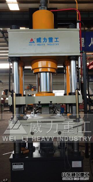 200噸液壓機(jī)車(chē)間