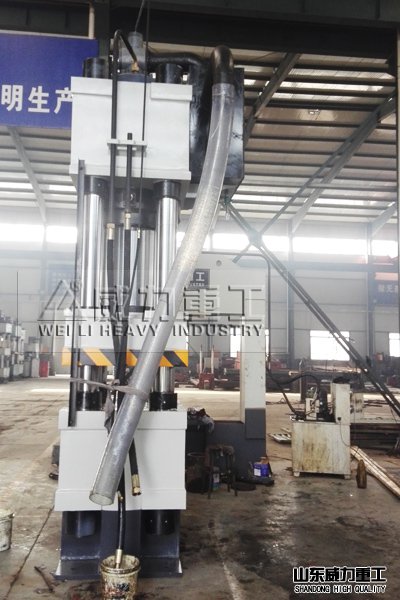 800噸液壓機車間