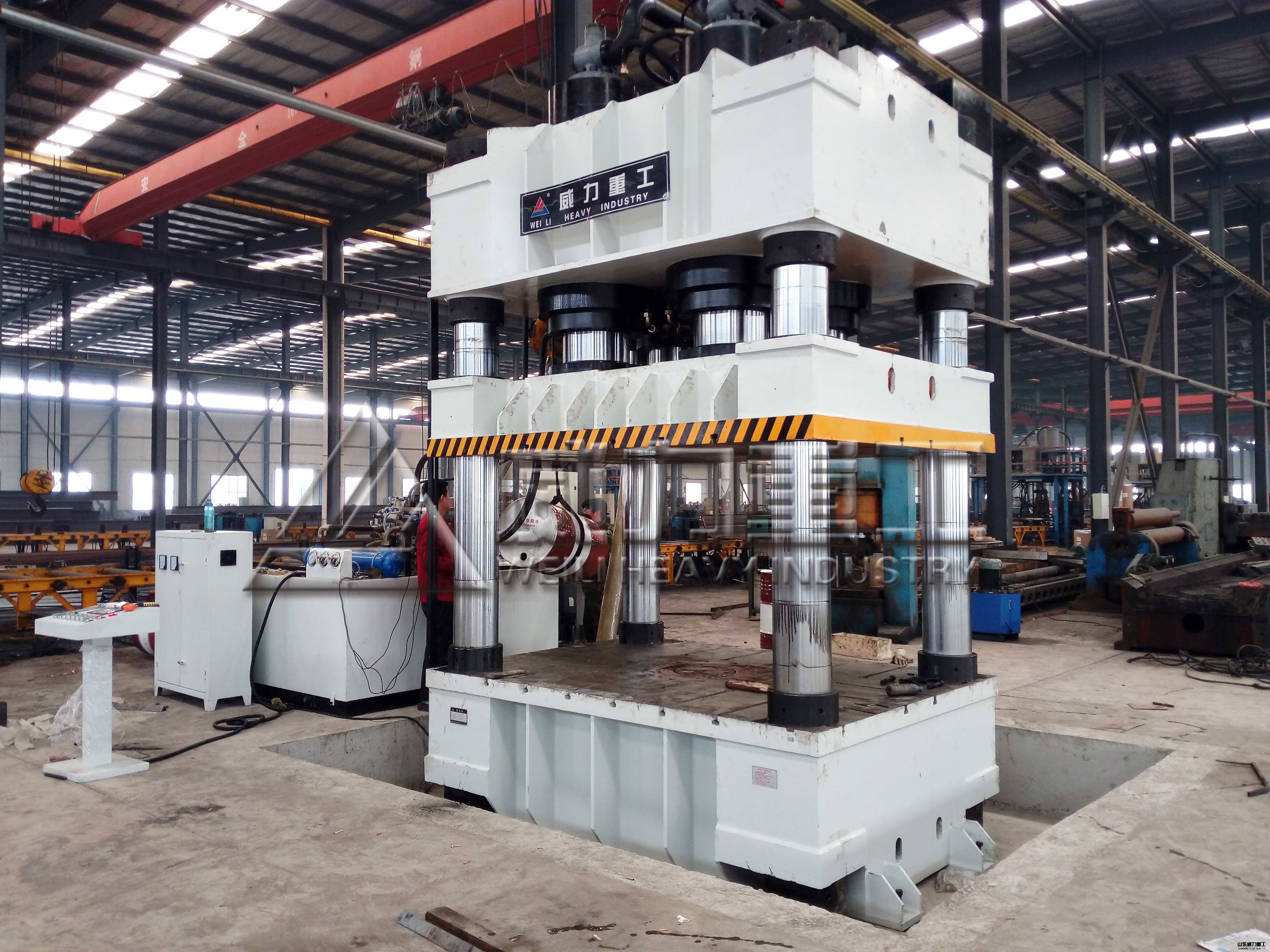 <b>800噸四柱液壓機</b> <b>800噸四柱液壓機</b>