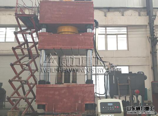 800噸舔鹽磚液壓機