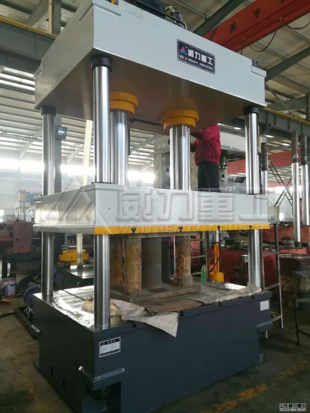 315噸液壓機(jī)車間