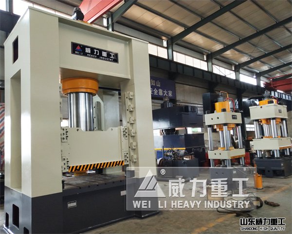 800噸框架式液壓機發(fā)貨前實拍