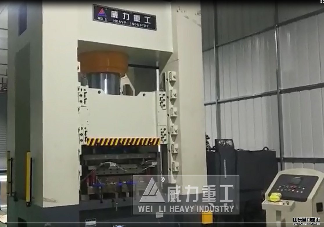 800噸框架液壓機使用現(xiàn)場