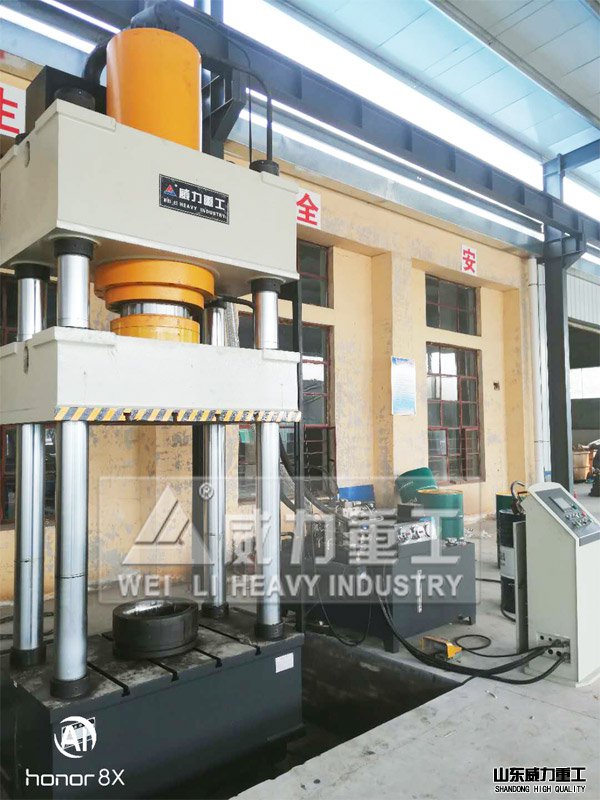 500噸液壓機現場拍攝