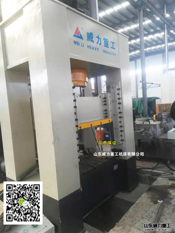 500噸框架式液壓機(jī)客戶現(xiàn)場完成安裝照片