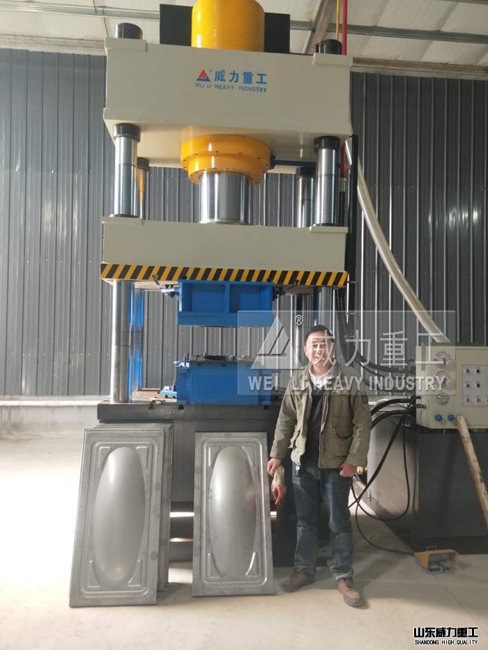 500噸不銹鋼水箱液壓機