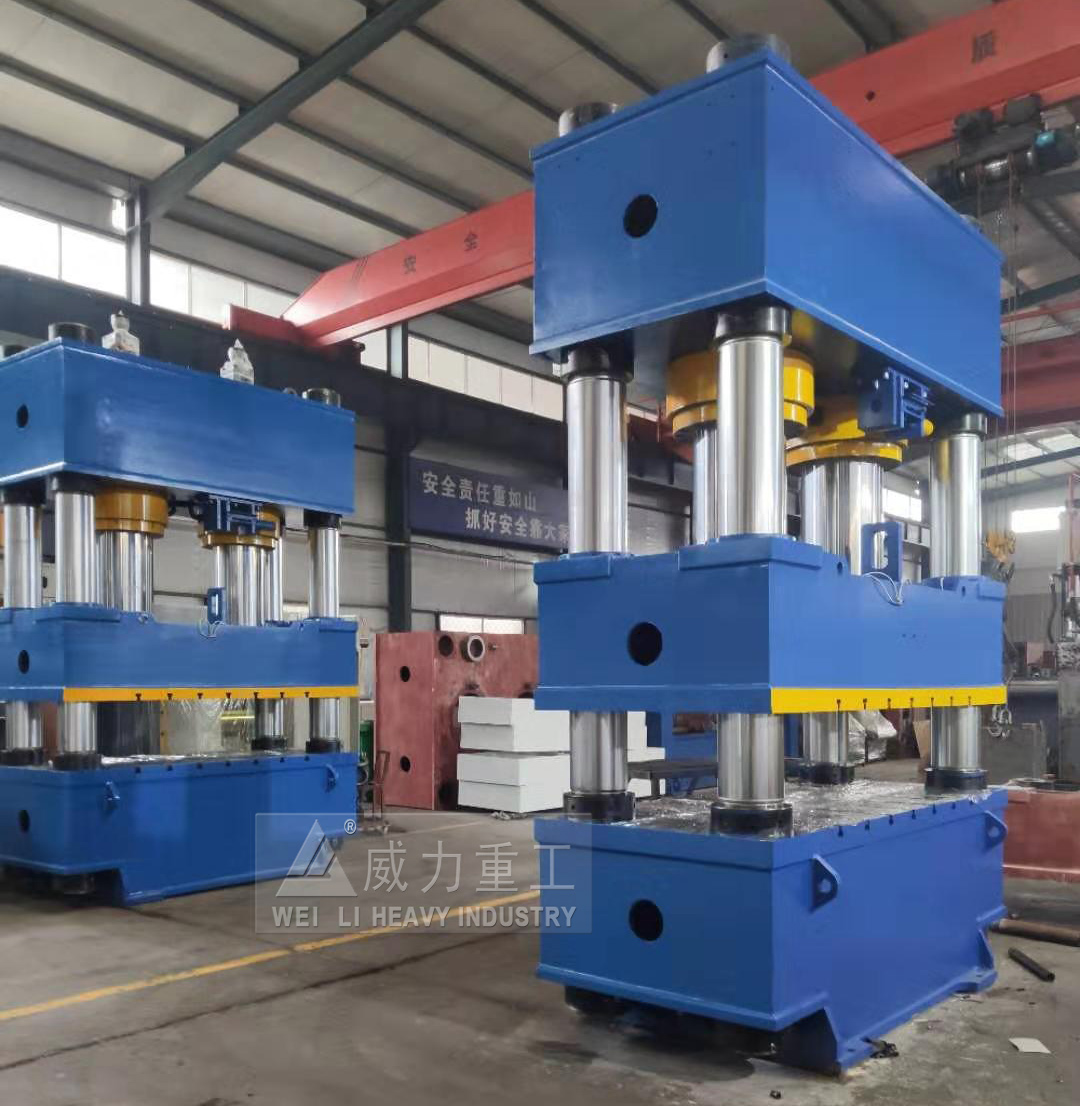 客戶定做雙缸結(jié)構(gòu)800噸液壓機(jī)