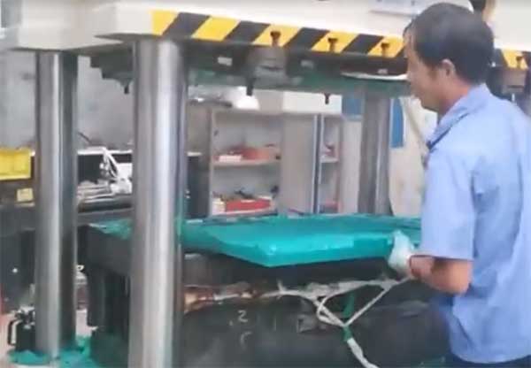 復合漏糞板加工過程2