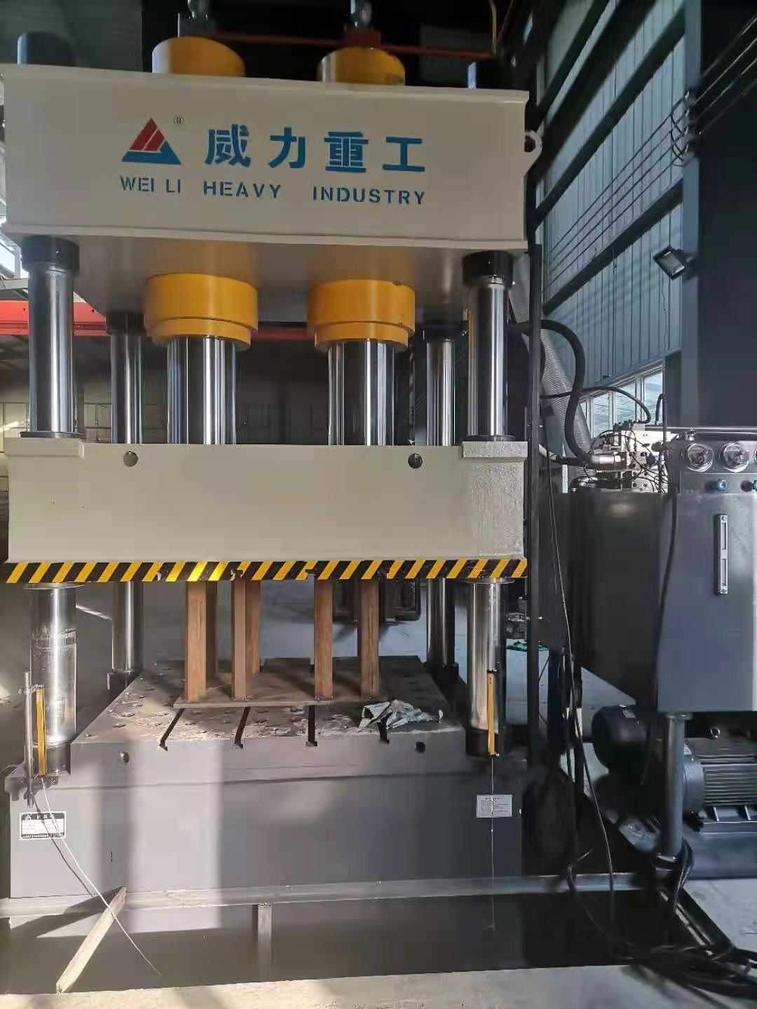 山東威力重工鋁合金電池外殼液壓機(jī)