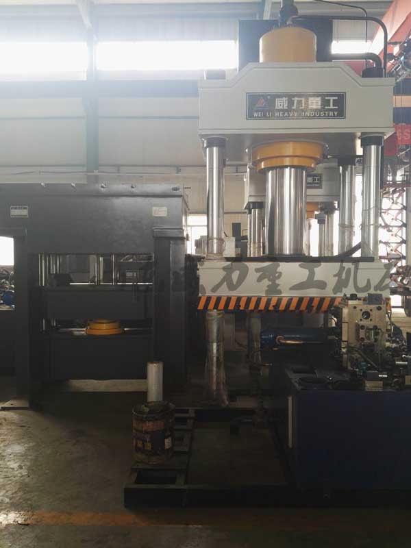 拉伸液壓機加工過程