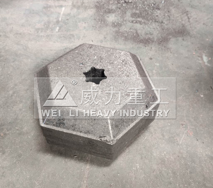 四梁四柱液壓機壓制鐵粉啞鈴