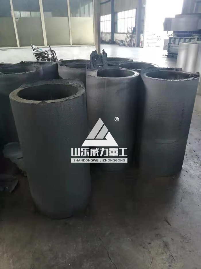 四柱液壓機壓制石墨坩堝