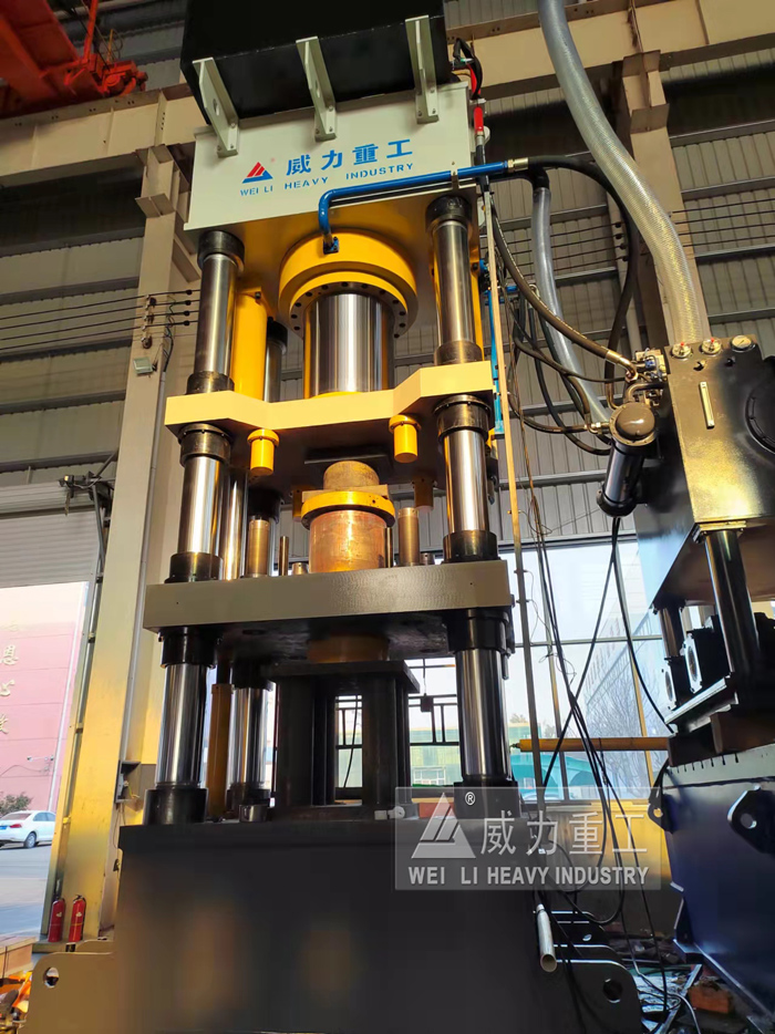 山東威力重工匣缽液壓機細節(jié)